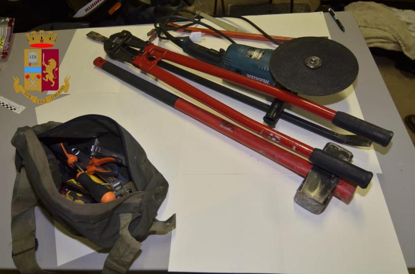 Matera, tentano fuga con auto rubata: arrestato uno dei due malviventi dopo inseguimento 