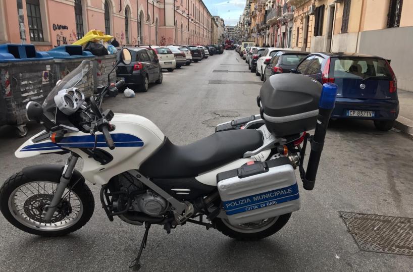Bari, multe a 16 persone e 2 locali per violazione restrizioni Covid
