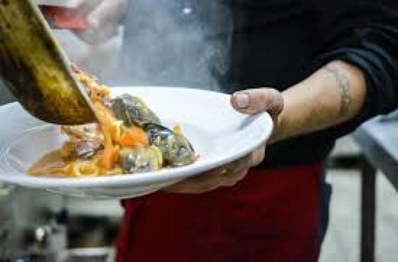 Ruvo, così otto ristoratori preparano il pranzo per 33 famiglie