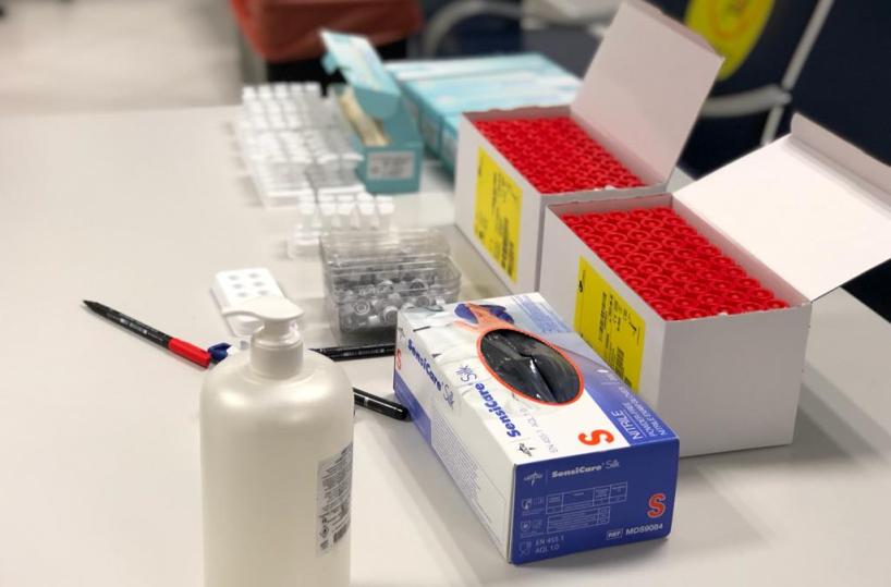 Bari, Covid variante inglese: un test antigenico positivo su 74 passeggeri rientratati dalla Gb