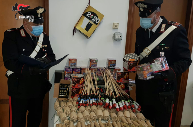 Botti illegali nel Barese, gli esplode un petardo in mano: 16enne perde un dito
