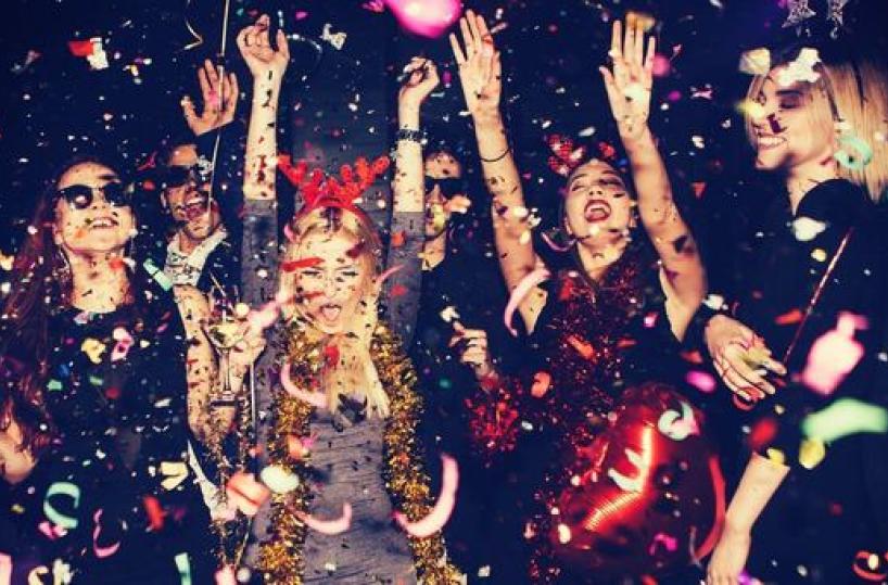 San Marco in Lamis, postano sui social la foto della festa di Capodanno in pizzeria: multati in 9