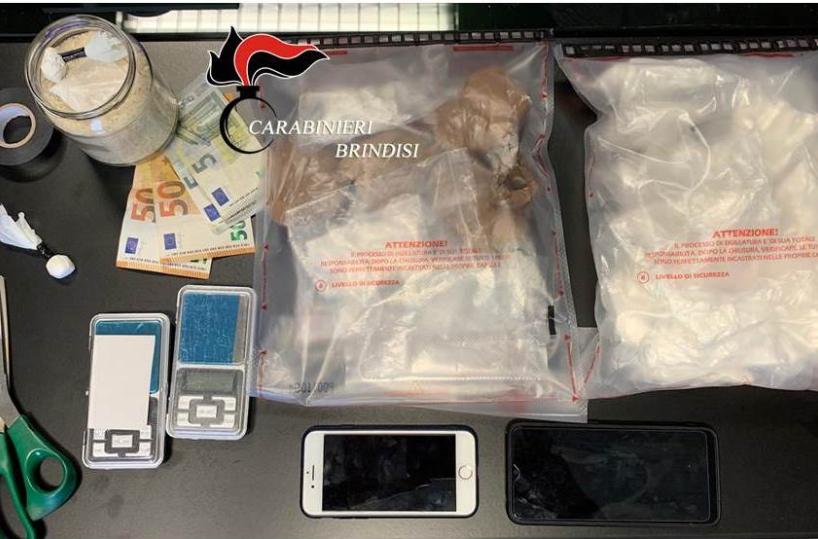 Francavilla Fontana, fermato per un controllo: nascondeva 1 kg di cocaina