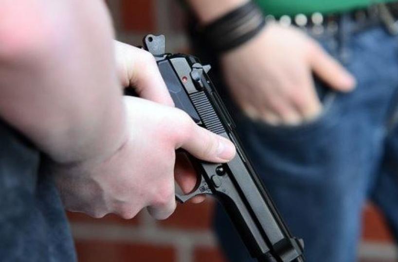 Minore a Foggia spara con pistola a salve a Capodanno, il padre: «Sono amareggiato»