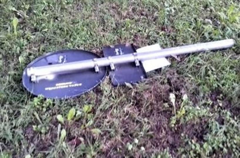 Taranto, due minori immortalati mentre portano via segnale stradale: denunciati per furto