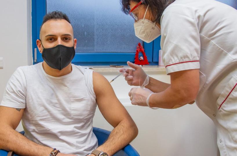 Coronavirus, la Puglia corre: quasi 5mila vaccini al giorno, in Italia mezzo milione