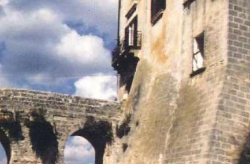 Crolli al castello di Ginosa: «Ci sono i soldi, fate presto»