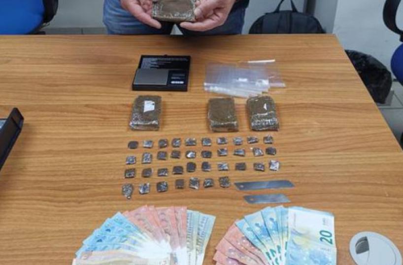Taranto, mezzo chilo di hashish sotto al letto: 22enne arrestato