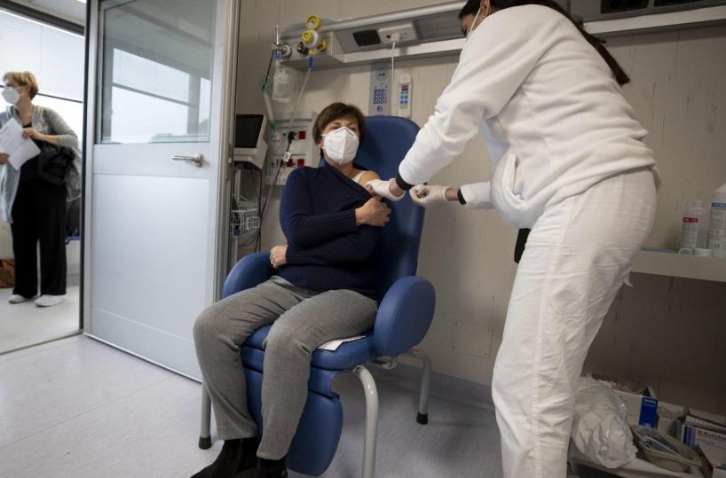 Coronavirus Puglia, ai «furbetti» del vaccino niente richiamo