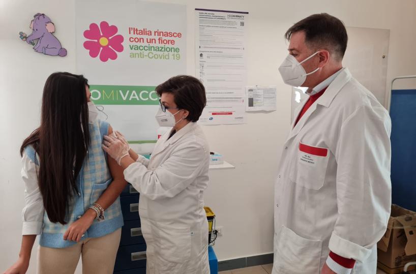 Coronavirus, oltre 16.500 vaccinati nel Barese, quasi completata somministrazione a personale 118