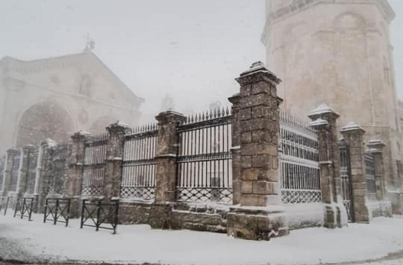 Neve imbianca il Gargano e i Monti Dauni, scuole chiuse a Monte Sant'Angelo