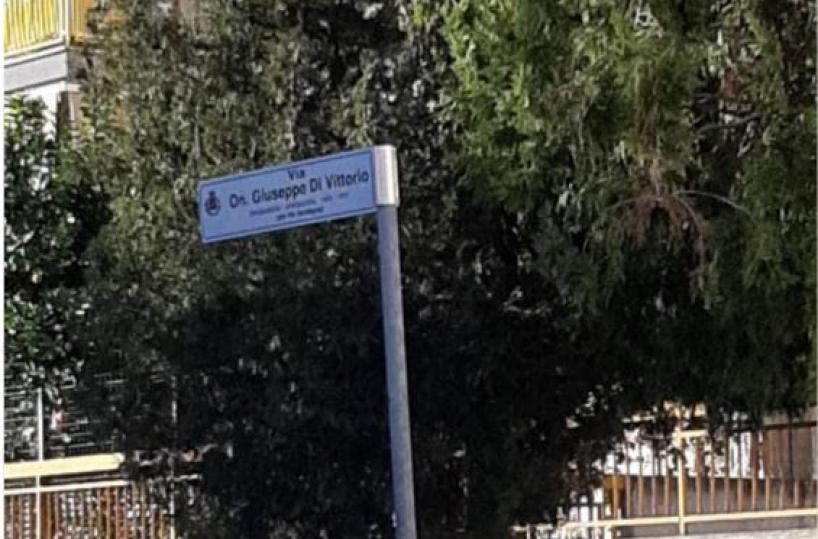 Canosa, ritorna la targa a via Giuseppe Di Vittorio rimossa nei giorni scorsi 