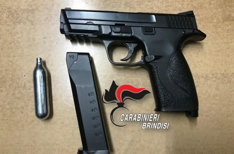 Francavilla F.na, 14enni sparano con arma a gas da balcone: ferita ragazzina