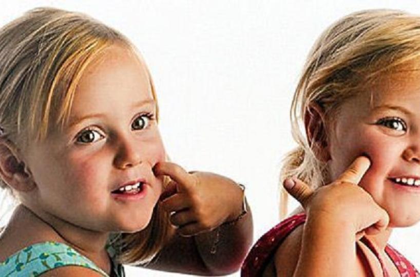 Cerignola, Alessia e Livia le gemelline scomparse: dieci anni di misteri. L'sos della madre 