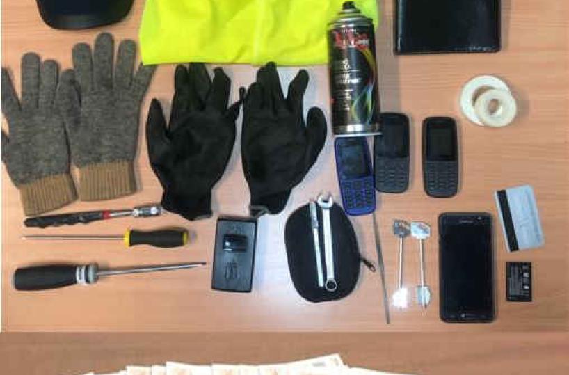 Bari, dopo un furto tentano di investire agente: 3 arresti
