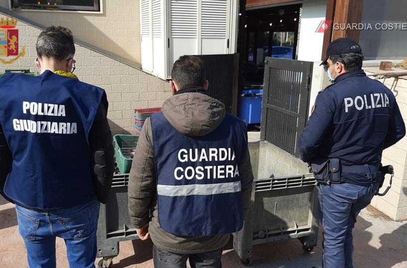 Taranto, sequestrati 90 chili di cozze senza tracciabilità: sanzionato titolare pescheria  