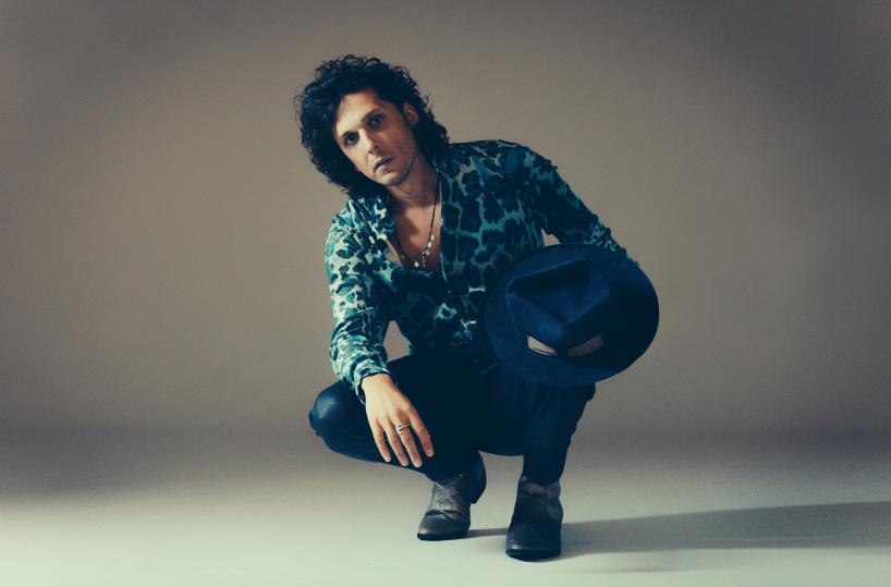 «Tribù urbana», nuovo disco per Ermal Meta: «Nasce per essere cantato a squarciagola sotto il palco»
