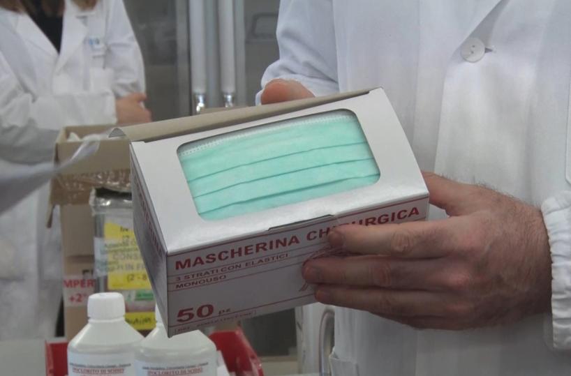 Coronavirus a Bari, la denuncia dei medici: «Noi senza mascherine». Dormitori per senza tetto aperti h24