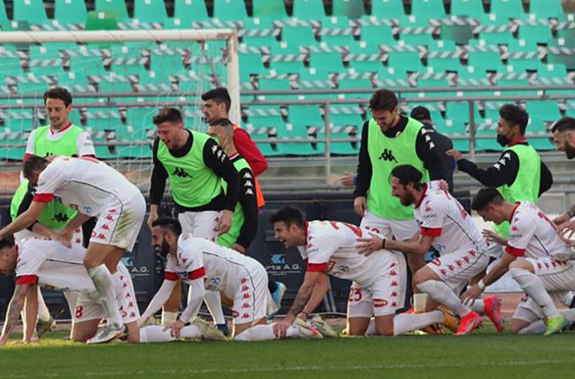 Nel derby di Puglia, Il Bari in 10 batte il Foggia 1-0: segna il bomber Cianci 