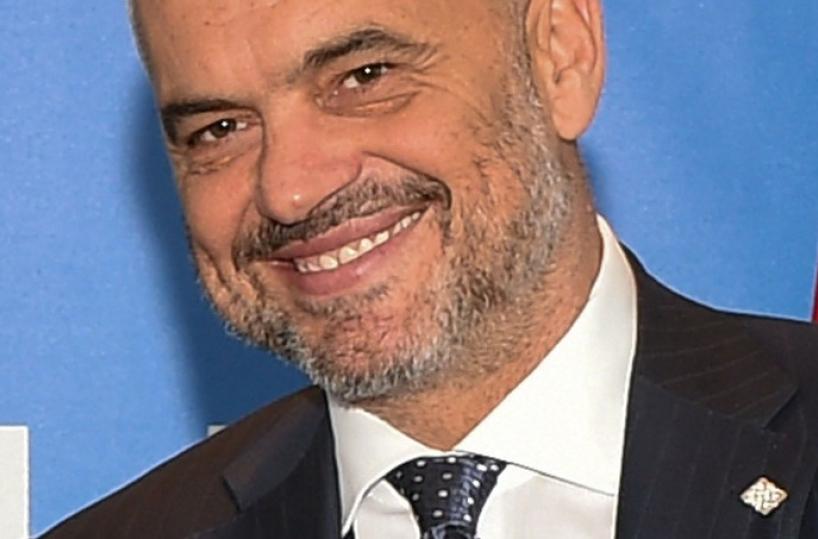 Maxi sbarchi di albanesi 30 anni fa: Edi Rama e Di Maio il 5 marzo a Bari