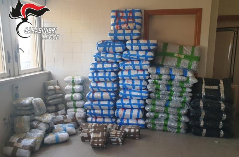 Maxi sequestro di droga nel Salento: oltre 3 quintali tra hashish e marijuana, 2 arresti