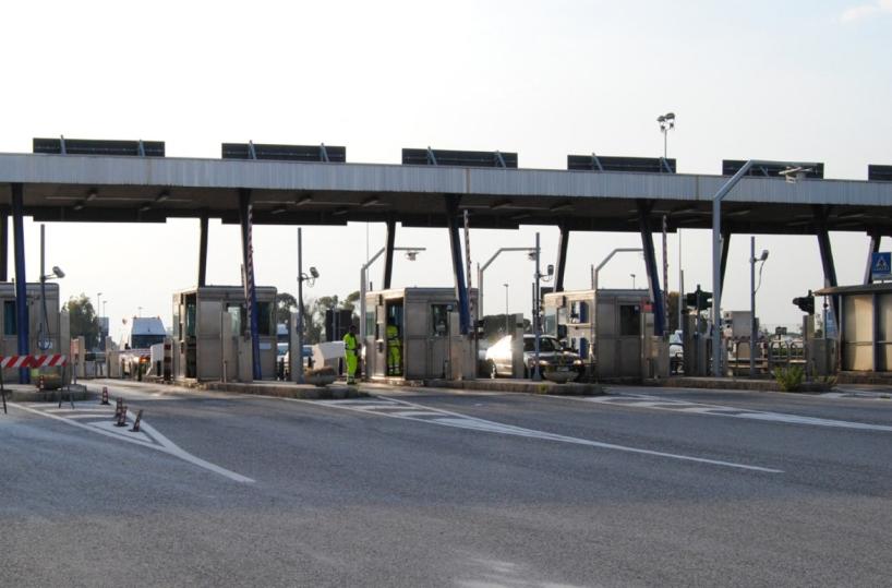 Rubati 200 pneumatici da tir in autostrada nel Foggiano, recuperati a Cerignola