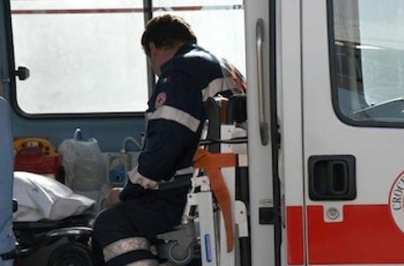 Marina di Pulsano, 16enne fa retromarcia con l'auto: investe il padre che muore 