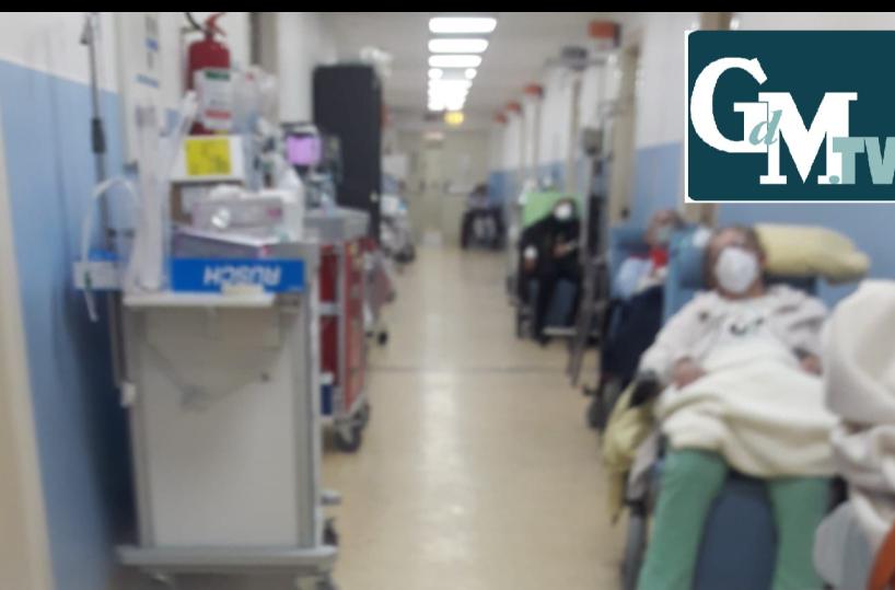 Bari, 83enne in ospedale per tumore viene contagiato e muore. La denuncia: «Non è stato vaccinato in tempo»