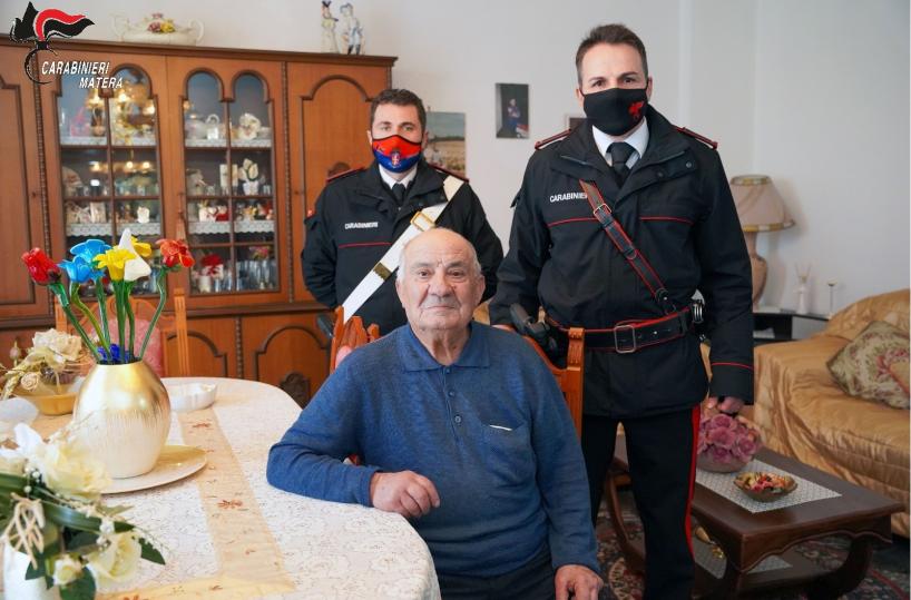 Pomarico, si allontana per fare la spesa e scompare: 87enne rintracciato dai Cc dopo una nottata 