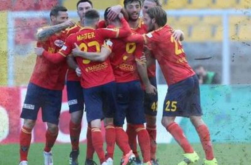 Il Lecce batte il Chievo 4-2: doppietta di Coda 