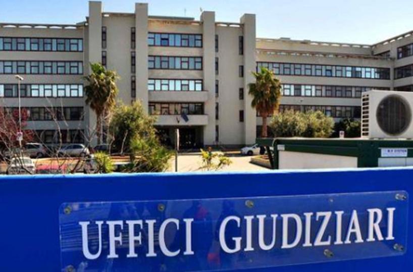 Bari, giustizia: tre palazzi e una tendopoli