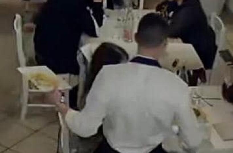 Ceglie Messapica, pranzano al ristorante e fuggono senza pagare: appello su Fb «Identificateli»