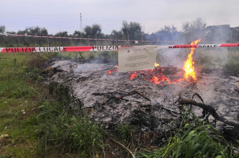 Bari, due auto pirata investono pedoni e scappano: polizia locale intercetta conducenti