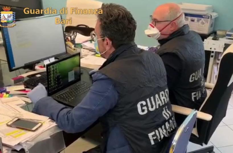 Barletta, incassava soldi dalle assicurazioni senza versarli ai clienti: avvocato interdetto e denunciato