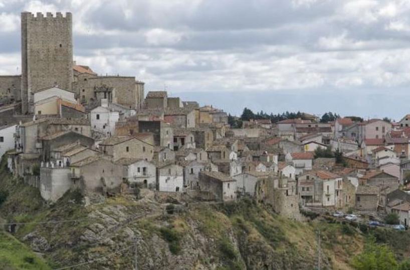 Pietra Montercorvino, sindaco positivo al Covid: l'annuncio su Fb 