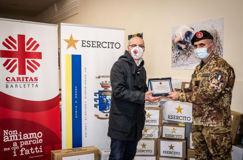 L'Esercito dona  aiuti alla Caritas di Barletta 