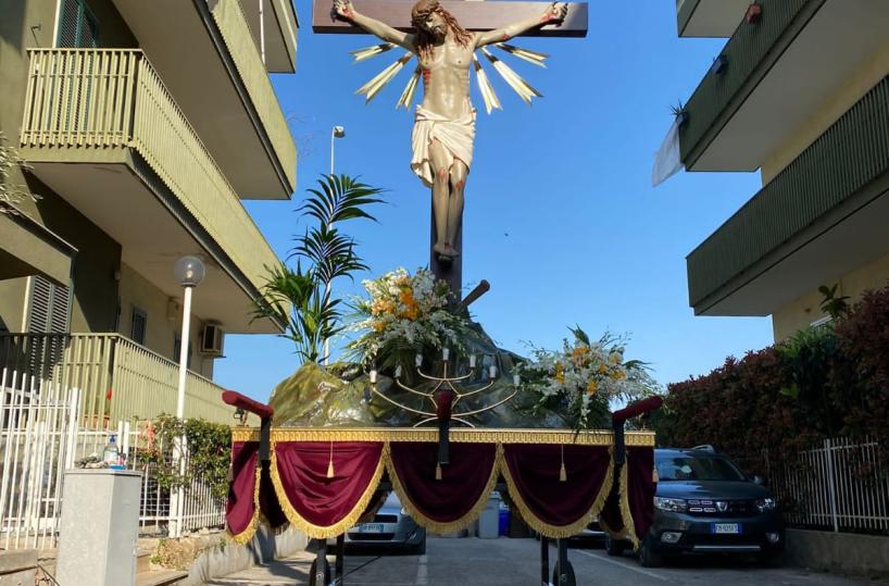 Bitritto, in assenza della processione i Misteri si pregano in condominio 