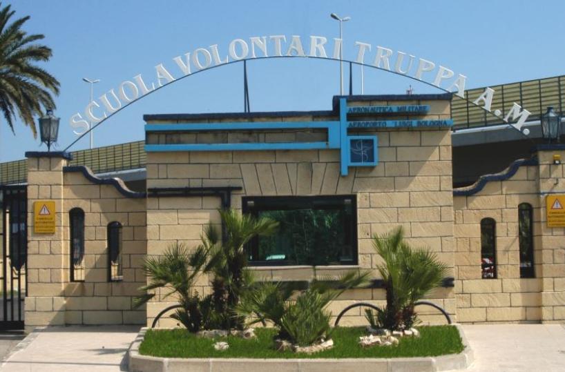 Taranto, hub vaccinale Covid in Scuola volontari Aeronautica 