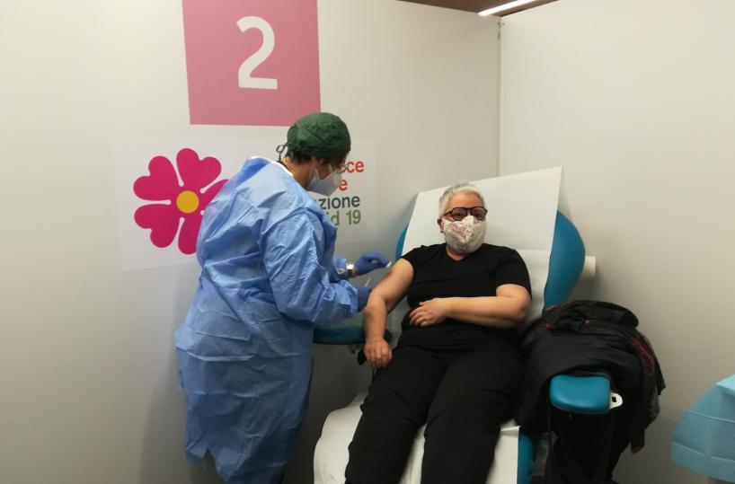 Vaccini in Puglia, dosi a fasce produttive entro giugno: prima tocca ai fragili. Furbetti? Chiarimenti in corso
