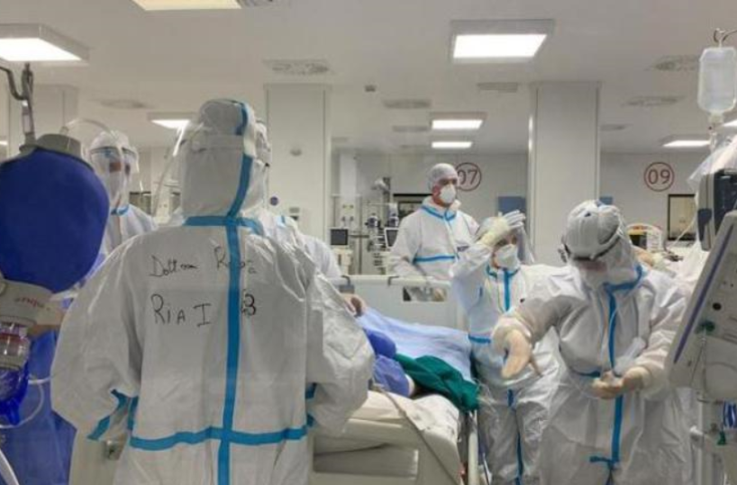 Puglia vaccini alla Protezione Civile: «40mila dosi al giorno»