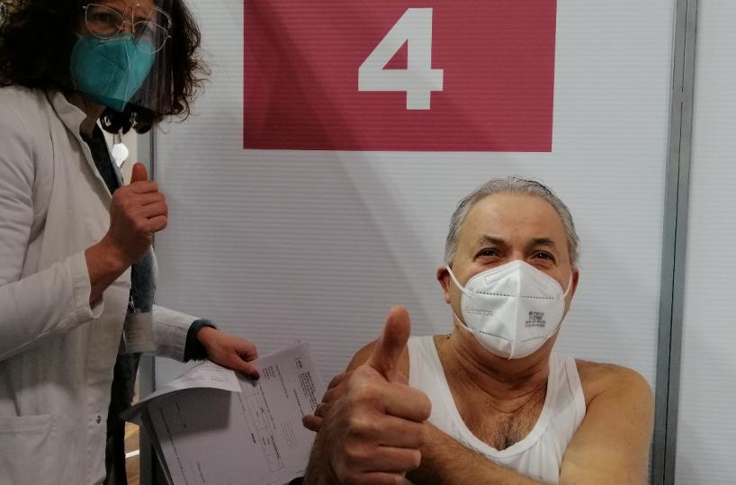 Vaccini, Puglia è quarta per somministrazioni: stop a siero a sportello per la fascia d'età 79 - 60 anni 