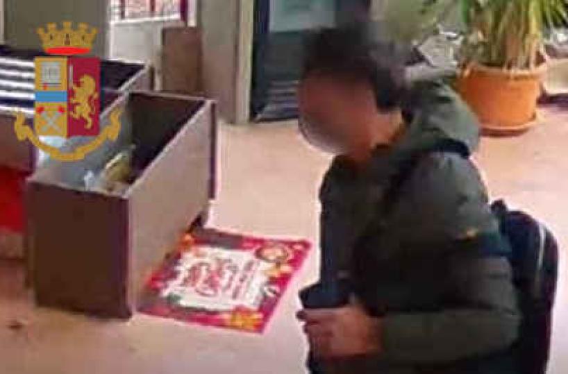 Monopoli, «topo» d'appartamento immortalato dalle telecamere e arrestato sul lungomare di Bari 