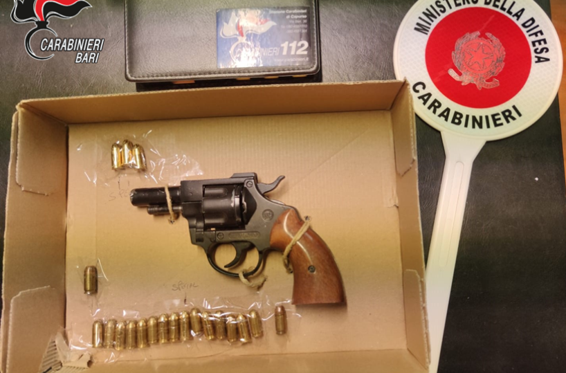 Capurso, nell'armadio ha una pistola pronta a sparare: arrestato insospettabile