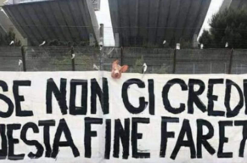 Bari, striscione intimidatorio allo stadio 