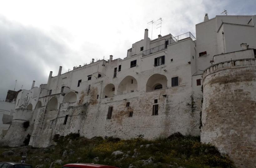 Ostuni, il rischio di non essere più «città bianca»
