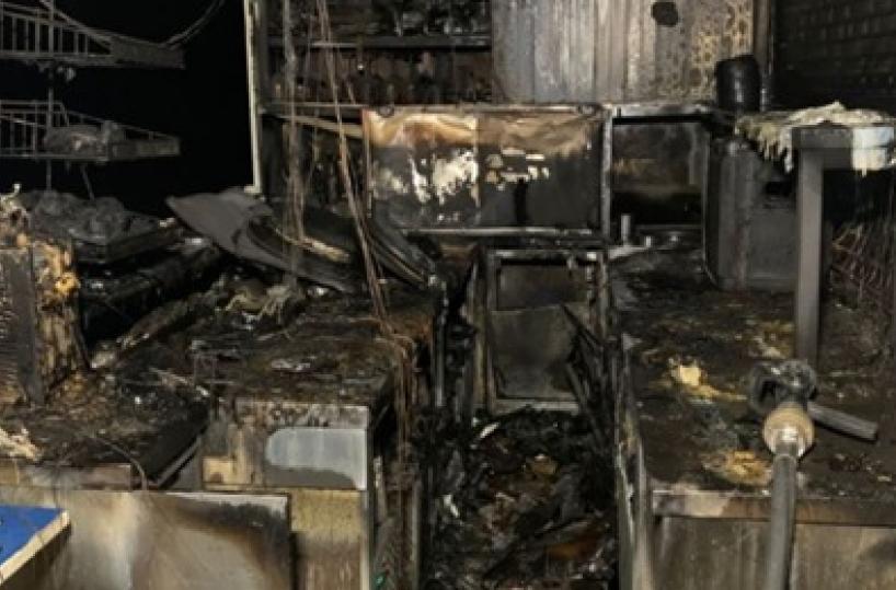 Taranto, rogo doloso in una frutteria