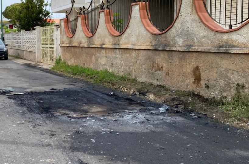 Porto Cesareo, incendiata auto di una ristoratrice: indagini