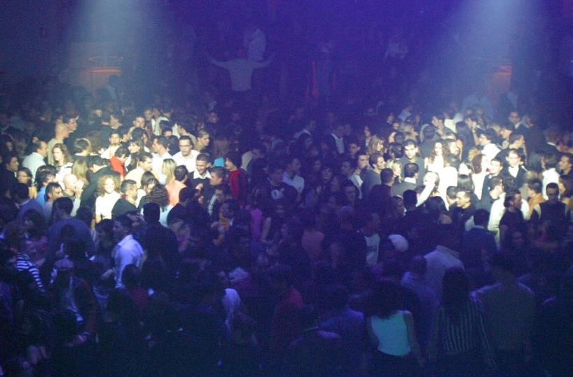 Discoteche «Covid-free»: dopo esperimenti in Europa si lavora per organizzare evento in Puglia