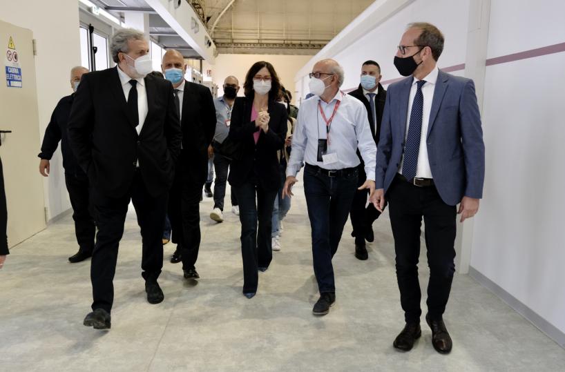 Covid, il ministro Gelmini all'ospedale Fiera di Bari: «Qui grande cuore»