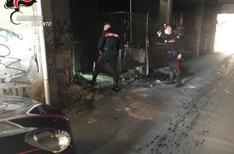 Taranto, incendio in ex hotel costato quasi la vita a un senzatetto: arrestato 35enne